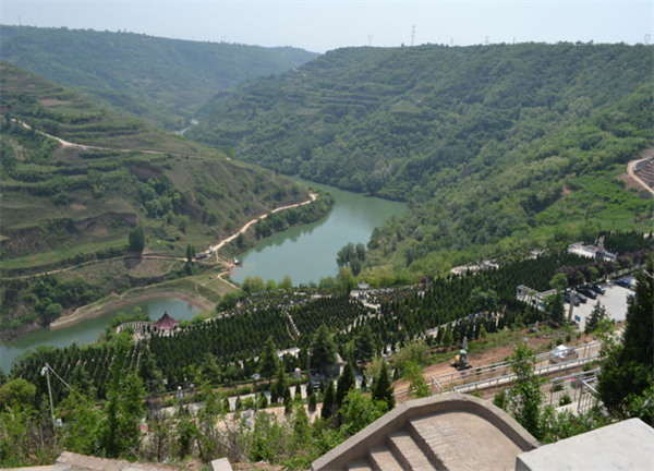 西安高橋墓園公交車(chē)可乘坐406,、717路區(qū)間、927路公交車(chē)到高橋南下車(chē)