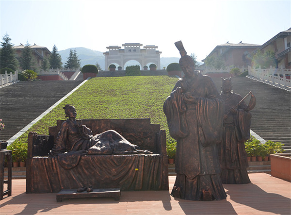 西安霸陵墓園新區(qū)圖片,,群山環(huán)抱中,價(jià)格實(shí)惠