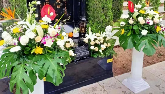 鮮花祭祀是一種為了表達(dá)哀悼,、惋惜、懷念