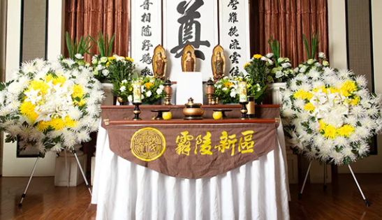 鮮花祭祀是一種為了表達(dá)哀悼,、惋惜,、懷念